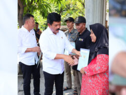 Menteri ATR/Kepala BPN Serahkan Sertipikat Tanah kepada para Korban Lumpur Lapindo