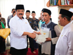Menteri ATR/Kepala BPN Serahkan 1.144 Sertipikat Redistribusi Tanah kepada Masyarakat Kabupaten Malang