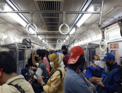 Viral, Jari Bocah Terjepit Pintu KRL di Stasiun Kebayoran