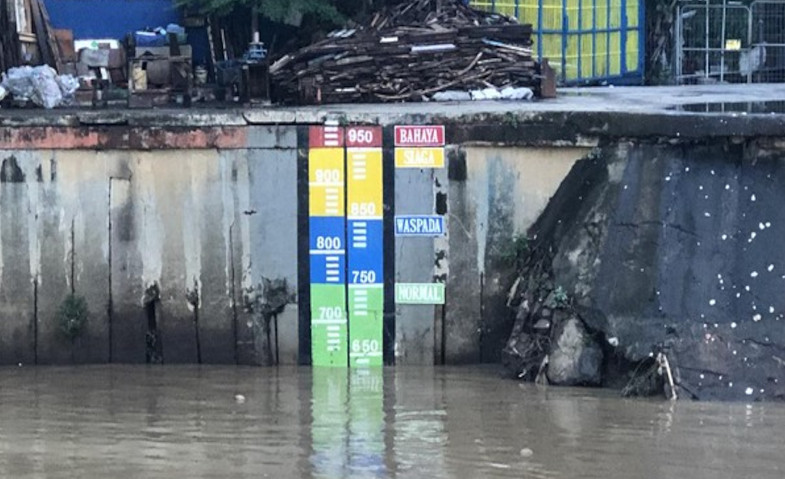 Jakarta Waspada Banjir, Pintu Air Pasar Ikan Siaga Dua - Jagatbisnis.com