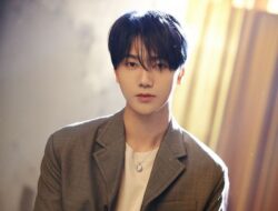 Yesung dari Super Junior Memanjakan Penggemar di Konser “Unfading Sense” di Jakarta