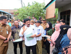 Menteri ATR/Kepala BPN Serahkan Sertipikat untuk Masyarakat dan Tanah Wakaf di Kota Medan