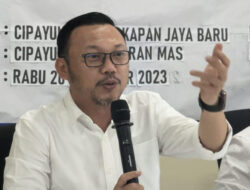 Kepala BPN Kota Depok Serahkan Ganti Kerugian Pengadaan Tanah Jalan Tol Desari kepada 19 Warga