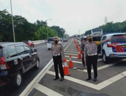 Lalin di Jalan Merdeka Selatan Dialihkan karena Ada Demo di Depan Kedubes AS