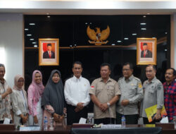 Peternak Nangis Terharu Atas Respon Cepat Mentan Amran