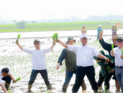 Kunjungi Kabupaten Bandung, Mentan Amran Ajak Petani Percepat Waktu Tanam