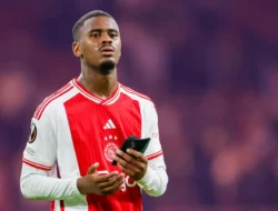 Arsenal Berminat pada Bek Muda Ajax, Hato, Namun Tertunda Hingga Musim Panas