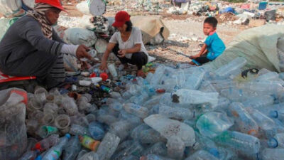 Sampah Plastik Air Mineral Menumpuk dan Mengotori 6 Kota Di Indonesia