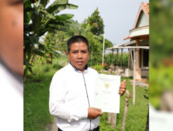 Kunjungi Rumah Warga di Brebes, Menteri ATR/Kepala BPN Serahkan Sertipikat PTSL