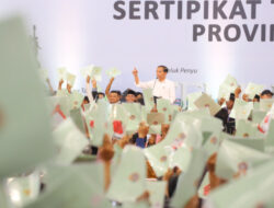 Presiden Jokowi Bagikan 2.000 Sertipikat Tanah Hasil Program PTSL dan Redistribusi Tanah di Cilacap
