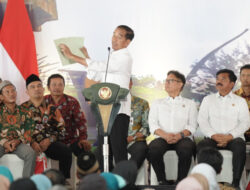 Serahkan 3.000 Sertipikat Tanah di Grobogan, Presiden Ceritakan Masa Sebelum PTSL
