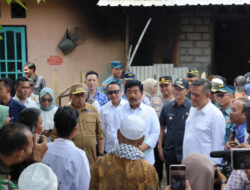 Menteri ATR/Kepala BPN Serahkan Sertipikat PTSL di Mataram, Pastikan Proses Sertipikasi Berjalan Lancar