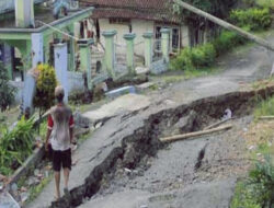 Warga di Sempadan Sungai Diminta Waspada Tanah Bergerak saat Musim Hujan
