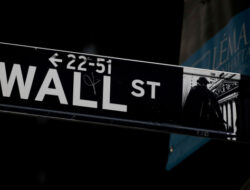 Wall Street Bervariasi, Investor Dihantui Inflasi dan Kenaikan Suku Bunga