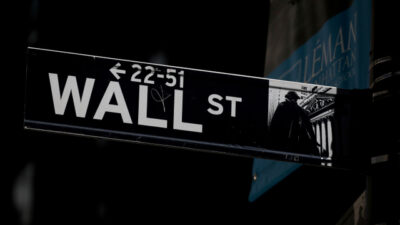 Wall Street Bervariasi, Investor Dihantui Inflasi dan Kenaikan Suku Bunga