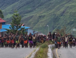 Antarpendukung Caleg di Puncak Jaya Papua Saling Serang, 62 Orang Terluka