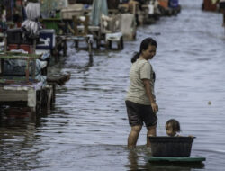 26 RT di Jakarta Masih Tergenang Banjir, di Kampung Melayu Capai 1,7 Meter