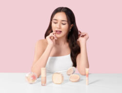 Beby Tsabina Tampil Natural Merona dengan Tiga Produk barenbliss