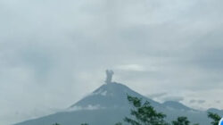Gunung Semeru Kembali Erupsi, Masyarakat Diingatkan Waspada Awan Panas