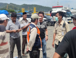Tak Kunjung Diberangkatkan, Pemudik di Pelabuhan Merak Protes kepada Petugas