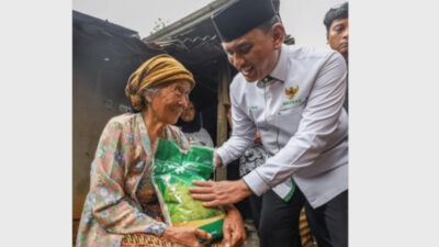 BAZNAS RI Salurkan Zakat Fitrah kepada 250 Mustahik di Kampung Mongol Bogor