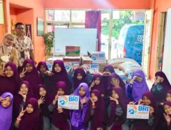 BRI kanca Lebak Bulus Peduli Anak Yatim dengan Membagikan Paket Sembako ke Yayasan Mizan Amanah