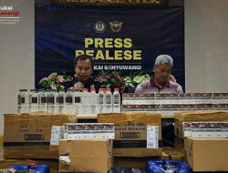 Bea Cukai Banyuwangi Gagalkan Pengiriman Arak Bali dan Rokok Ilegal