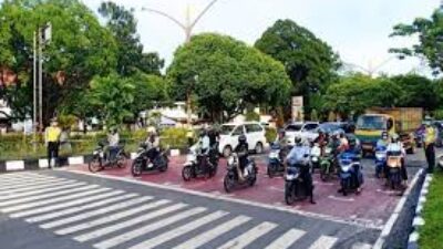 Kontroversi Rencana Wajib Asuransi Kendaraan: Kritik dari Fraksi PKS