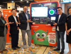 Ajak Sadar Lingkungan, Sharp Sediakan Mesin Penukar Botol Plastik di Ruang Publik