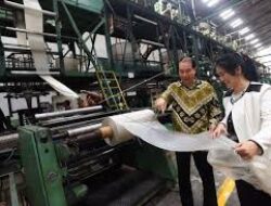 Industri Hilir Plastik Indonesia Terancam: Ancaman PHK dan Dampak Impor.