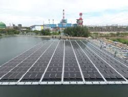 PLN Luncurkan Proyek PLTS Terapung dan Dukung Penggunaan PLTS Atap