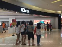 Antrean Panjang Warnai Peluncuran iPhone 16 Series di Indonesia, Fanboy Tak Sabar Tunggu iPhone 17
