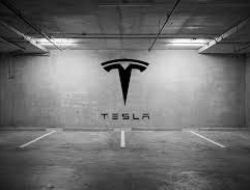 Tesla Desak Panasonic Percepat Produksi Baterai EV di AS Terkait Tarif Impor China