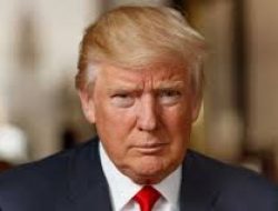 Dolar AS Terpukul! Trump Ancam Tarif UE & Apple, Pasar Keuangan Bergolak